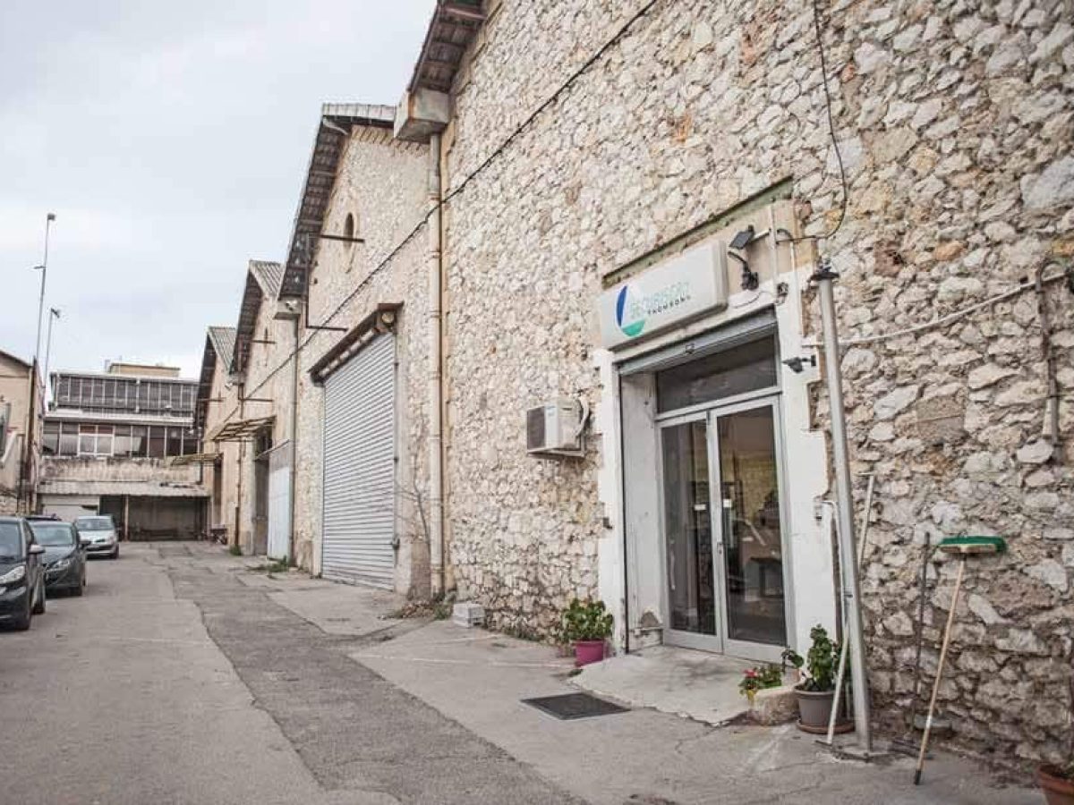 MOVE-atelierjeannebaret-entrepot