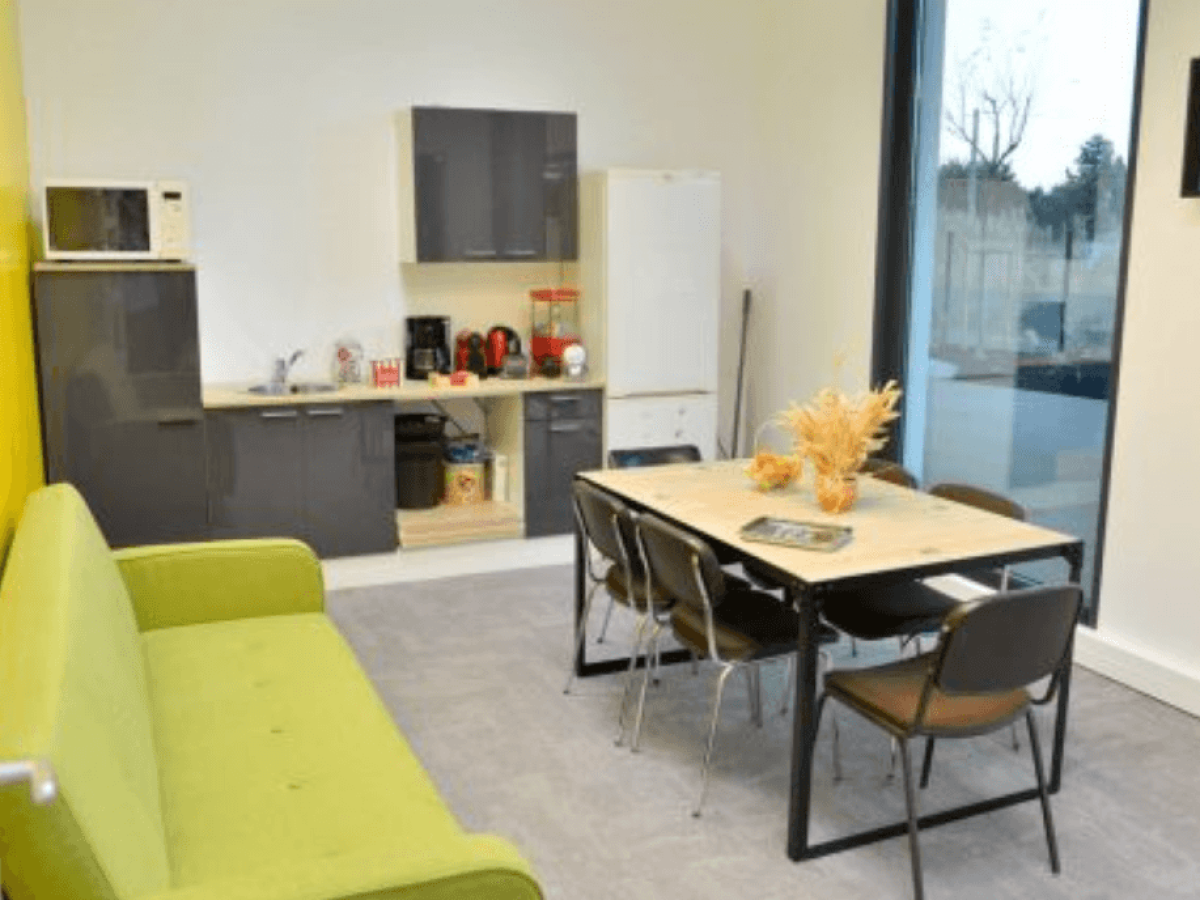 etable-cowork-innov-bureau-privatif-Sorgues